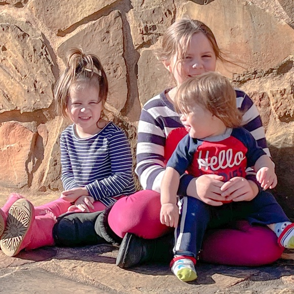 Hi, I’m Danni! Welcome to my closet! - Picture 2 of 5